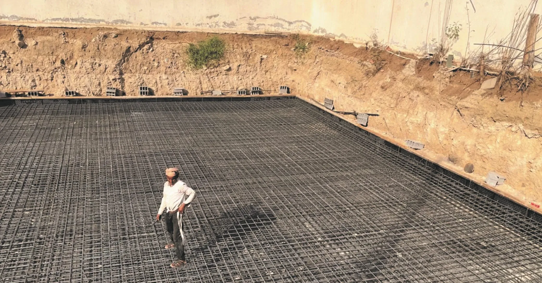 الأعمال الخرسانية — من أعمال روائع البناء الجديدة في جدة (1)
