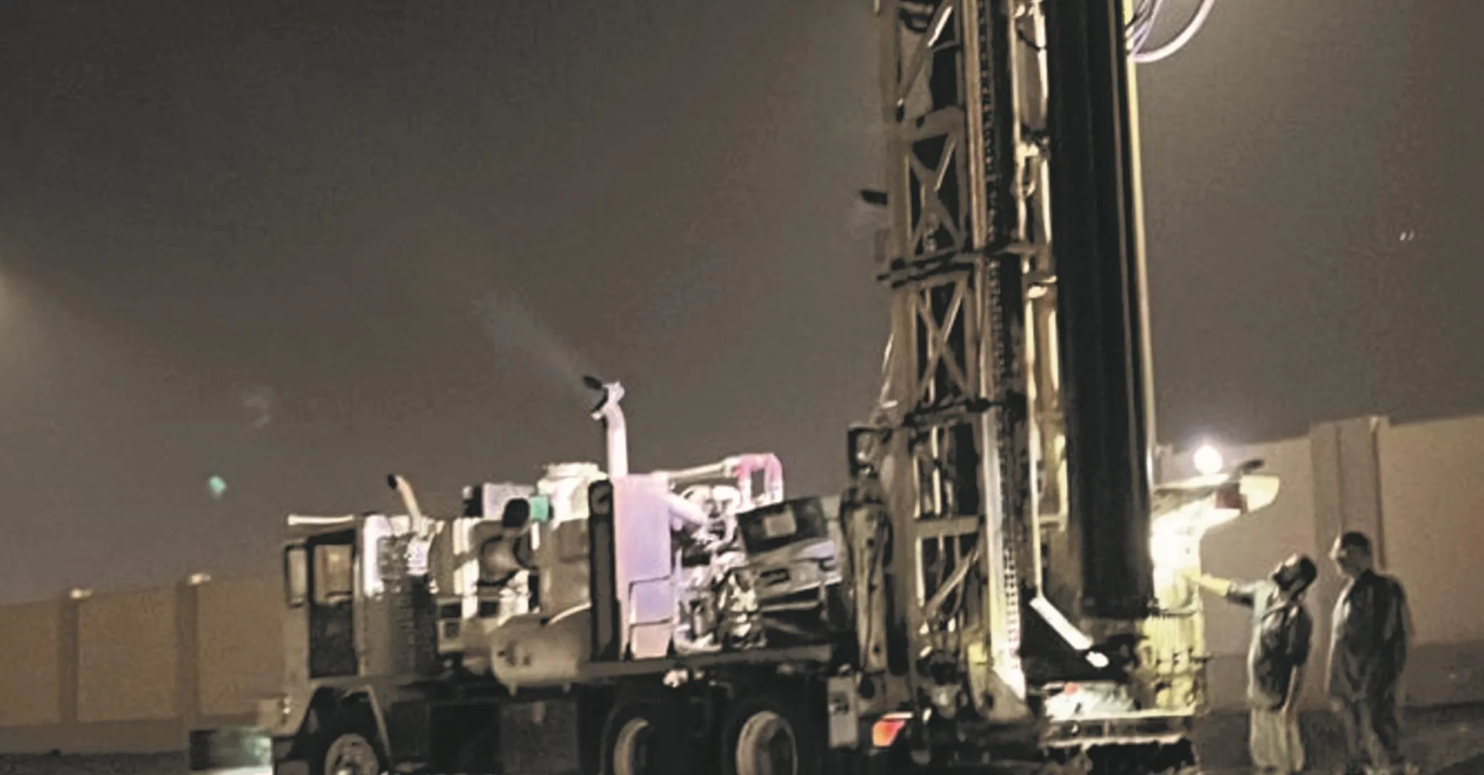 تجفيف المياه والآبار — من أعمال روائع البناء الجديدة في جدة (1)