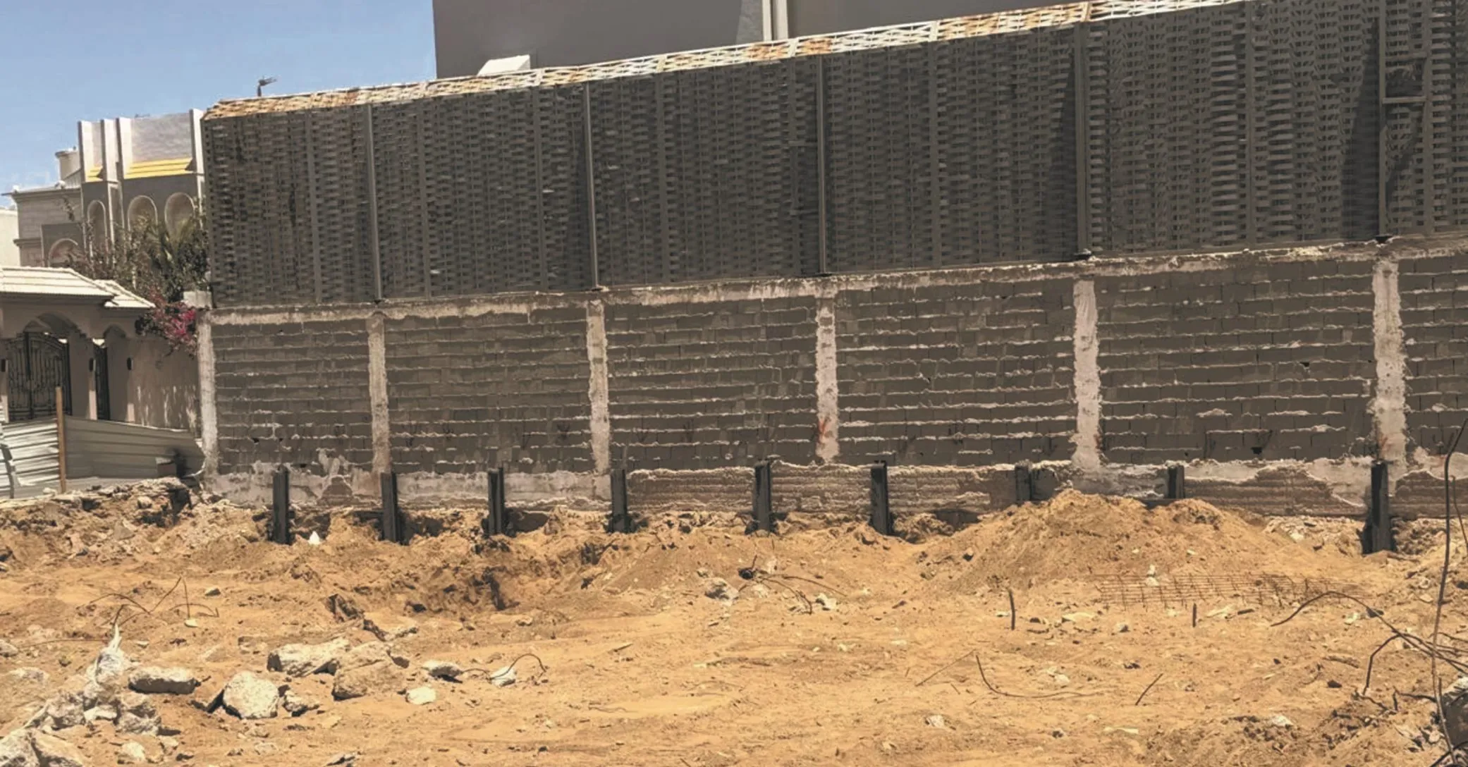 الحفر وسند الجوانب — من أعمال روائع البناء الجديدة في جدة (4)